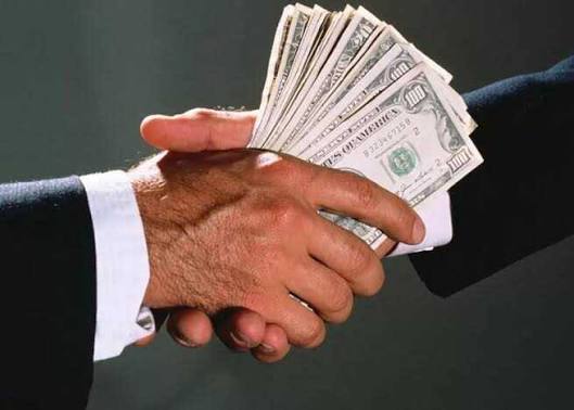  На Дніпропетровщині викрили схему незаконних «бойових» виплат на майже 4 млн грн 