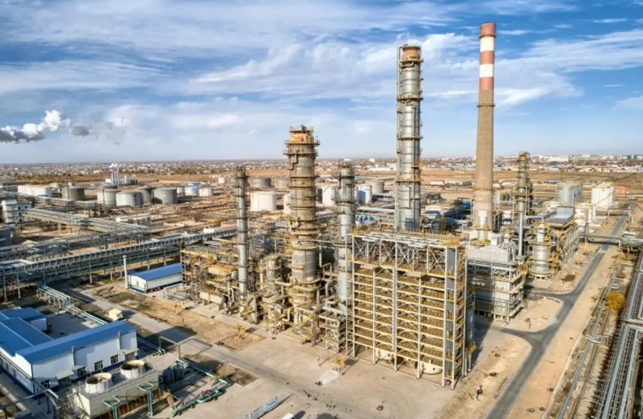  Reuters: Казахстан веде переговори про переробку російської нафти та постачання пального назад до РФ 