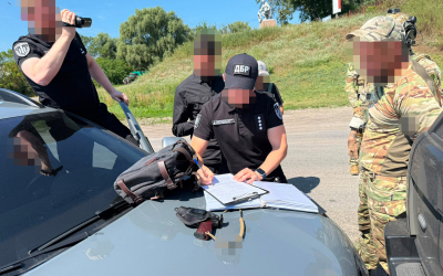  Хотів утекти зі служби за $3 тисячі: ДБР викрило прикордонника та його спільника 