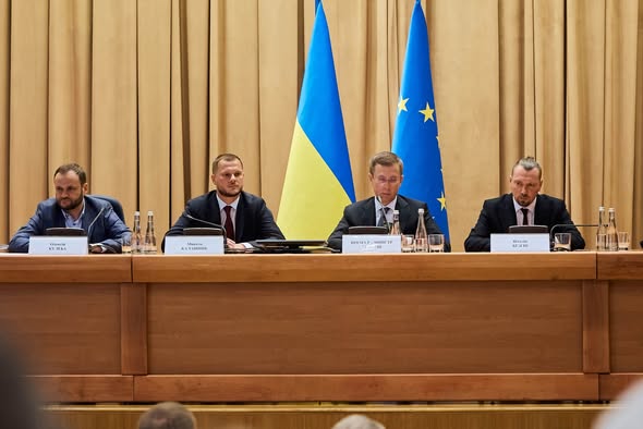  Миколу Калашника представили колективу Міністерства відновлення, інфраструктури та транспорту України 