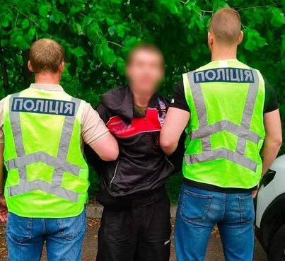  Поліцейські затримали зловмисника, який скоїв квартирний грабунок та розбійний напад у Печерському та Голосіївському районах столиці 