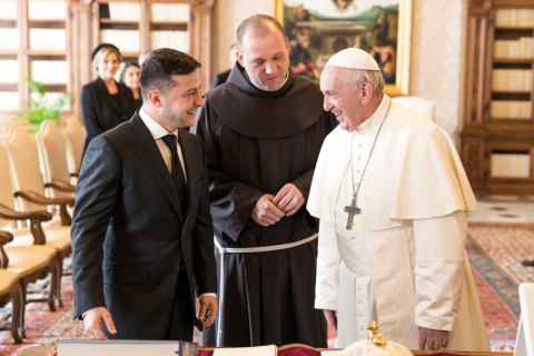  Зеленський зателефонував Папі Римському 