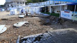  Одесситам запретили купаться в море из-за грязной воды 