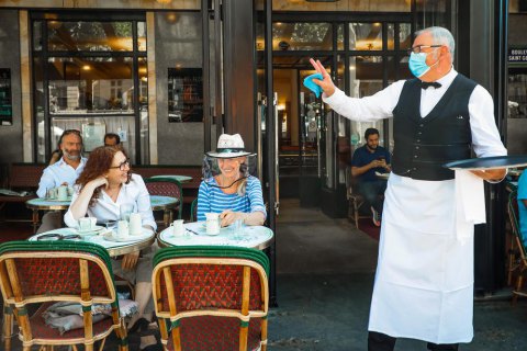  Столичним кав'ярням і ресторанам дозволили пускати гостей усередину 