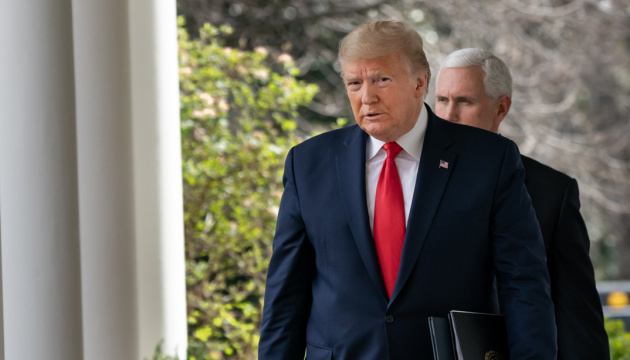  Трамп заявляє, що торговельна угода з Пекіном збережена 