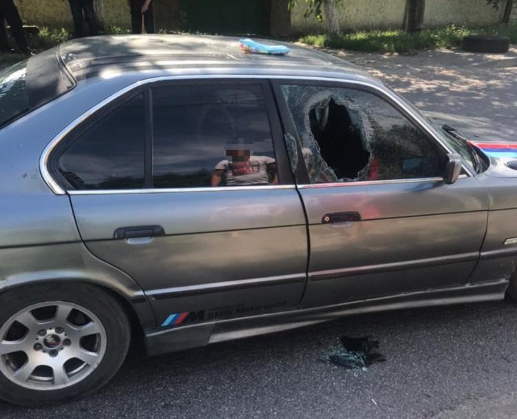  В Одесі п’яний водій “покатав” поліцейського на капоті сотню метрів 