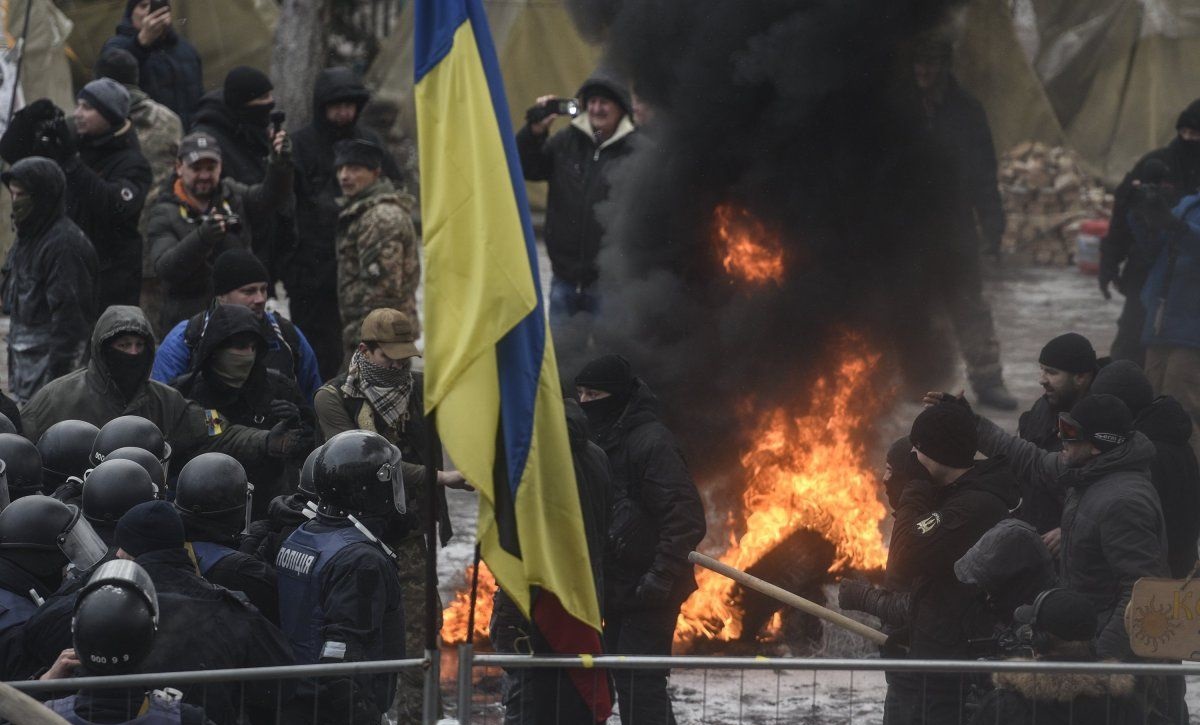  У сутичках під Радою постраждали 8 поліцейських, 9 осіб затримано. 