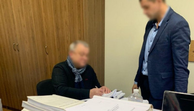 Нотаріуса підозрюють у сприянні незаконному заволодінню земельними ділянками