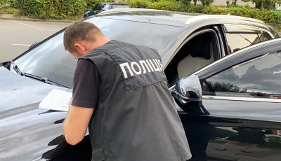 Вимагав у пораненого військового 1500 доларів за підтвердження інвалідності: на Житомирщині поліцейські затримали лікаря на хабарі