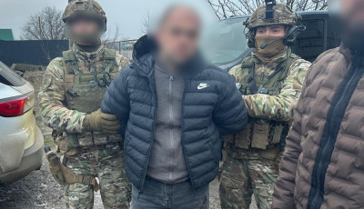 Вимагали 60 000 доларів у ексзаступника мера: на Дніпропетровщині поліція затримала двох депутатів та кримінального авторитета