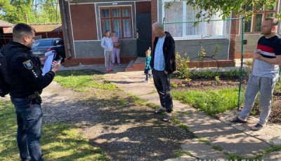 Слідчі поліції Києва та кіберполіцейські викрили зловмисника у виготовленні та збуті підроблених журналістських посвідчень