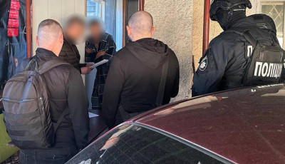 Ошукали громадян на майже пів мільйона гривень – на Дніпропетровщині поліція затримала учасників угруповання шахраїв