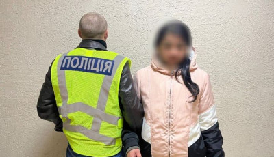 Ошукала продавчиню зоомагазину: поліцейські Києва затримали шахрайку