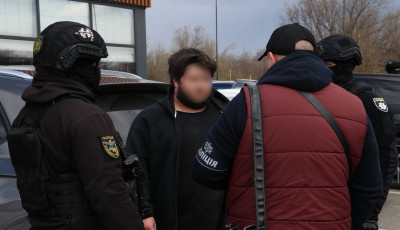 Організував схему незаконного переправлення через кордон військовозобовʼязаних: поліція Дніпра затримала жителя області