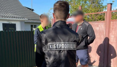 Кіберполіція викрила шахрая, який налагодив схему здачі в оренду неіснуючого житла вимушеним переселенцям