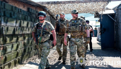 Начальник поліції Донеччини відвідав поліцейських у найгарячіших точках на Бахмутському напрямку