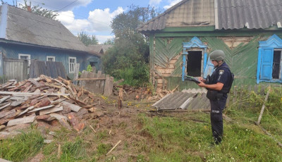 Поліція документує наслідки російських ударів по прикордонній Семенівці на Чернігівщині