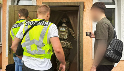Привласнили понад 20 млн грн під виглядом продажу автівок та квадрокоптерів для потреб військових: Нацполіція викрила організовану групу шахраїв