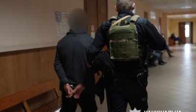 Батькові, який побив малесеньку донечку, правоохоронці повідомили про підозру та обрали запобіжний захід