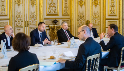 Три події світу. Євроатлантичний успіх, паризький вояж та маневр у Мінську