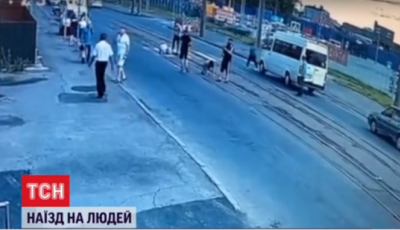 У Вінниці авто збило на пішохідному переході сімейну пару (відео)