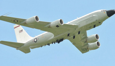 Військовий літак США RC-135W проводить розвідку Донбасу