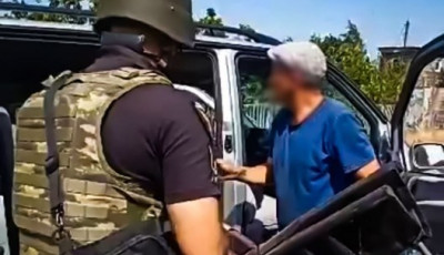 Евакуація на Запоріжжі триває: поліцейські вивезли з-під обстрілів ще одне літнє подружжя