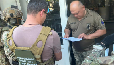 За час воєнного стану придбав майна на 350 000 доларів США: на Дніпропетровщині провели обшуки в обласного воєнкома