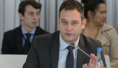 Густав Грессел: Росія прагне скористатися світовою кризою, але безуспішно