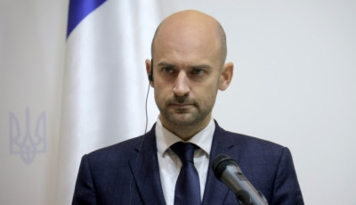 Барро заявив про затримання в Ірані двох французьких дипломатів, одного з них побили