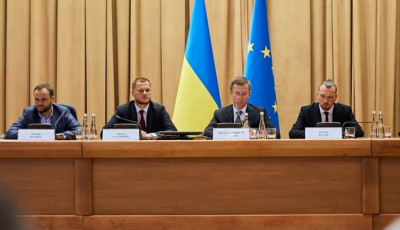 Миколу Калашника представили колективу Міністерства відновлення, інфраструктури та транспорту України