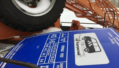 У Києві зносять таблички нелегальних маршрутів.