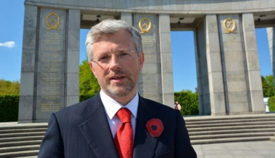 Посол України у Німеччині: Вінки разом з агресором не кладуть