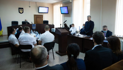 На суде над Порошенко поссорились нардепы и прокуроры
