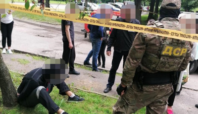Во Львове полиция со стрельбой задержала банду грабителей с миллионами гривен