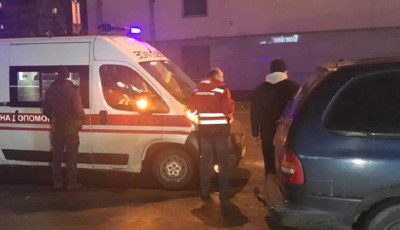 В Киеве неадекватный пассажир с ножом напал на таксиста (ВИДЕО)